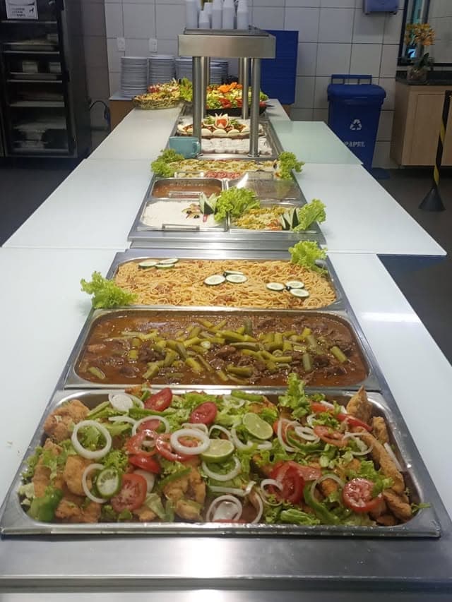 Linha de buffet corporativo com cardápio completo